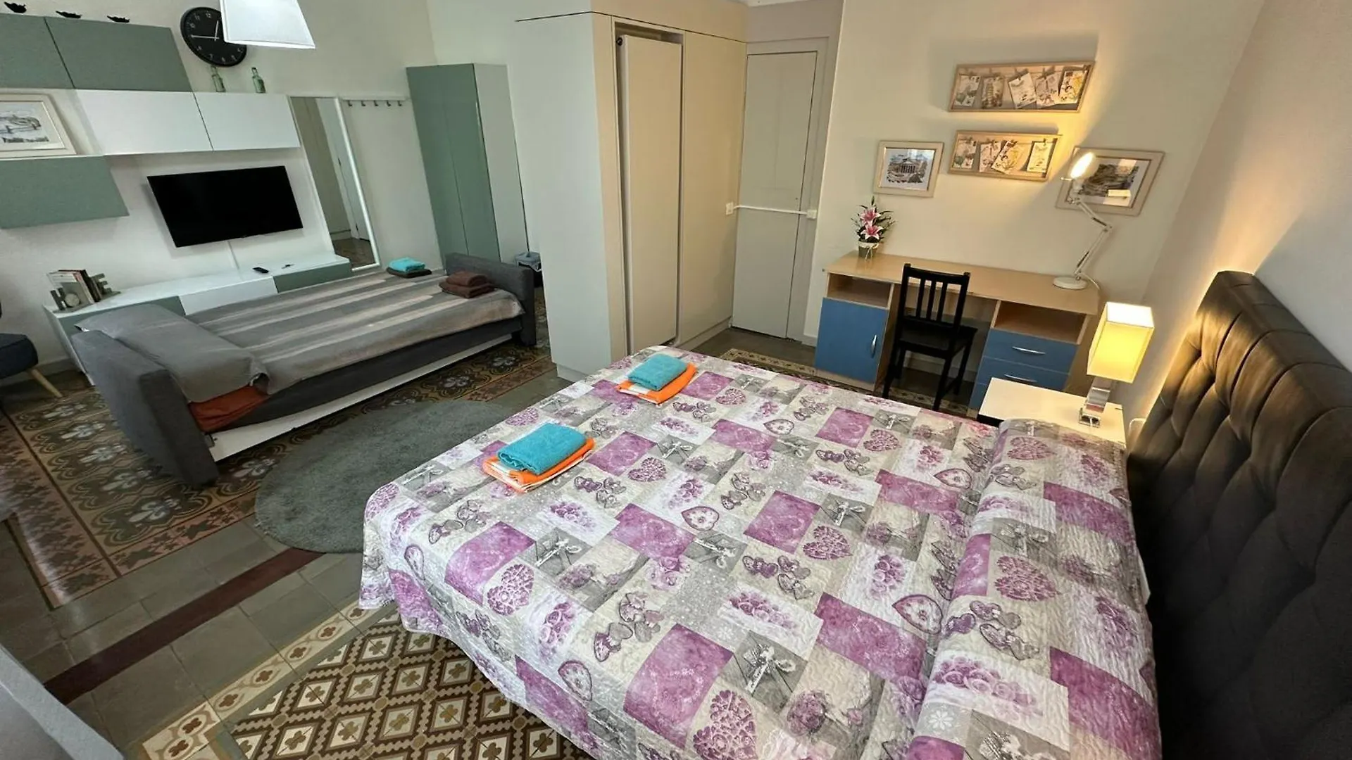 Bed & Breakfast Rooms Rumila Barcelona Spain